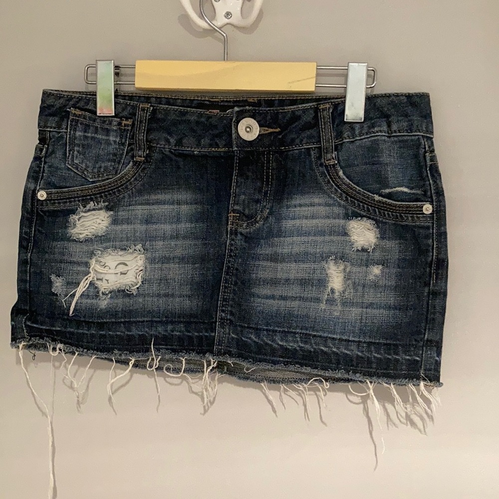 GUESS Distressed jeans skirt